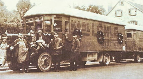 altes Foto mit Umzugswagen